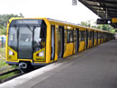 Wagon serii H na stacji końcowej linii U5 Hönow