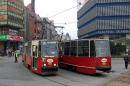 Oczekujce na przystanku Katowice Rynek tramwaje linii 14 i 36
